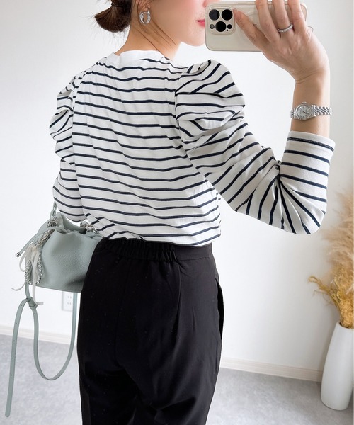 &. NOSTALGIA（アンドドットノスタルジア）の「【ZOZO限定】パワーショルダーカットプルオーバー（Tシャツ/カットソー・レディース・ホワイト×ネイビー/サックスブルー/ブラック/ホワイト・M）」の5枚目の写真