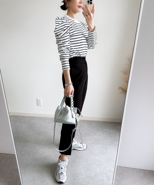 &. NOSTALGIA（アンドドットノスタルジア）の「【ZOZO限定】パワーショルダーカットプルオーバー（Tシャツ/カットソー・レディース・ホワイト×ネイビー/サックスブルー/ブラック/ホワイト・M）」の7枚目の写真