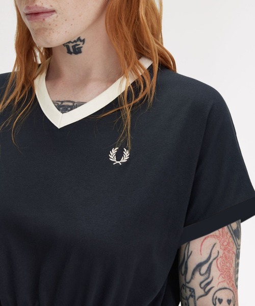 FRED PERRY(フレッドペリー)の「V-Neck Jersey Dress/Vネックジャージーワンピース(ワンピース・レディース・ネイビー・10/8)」の5枚目の写真