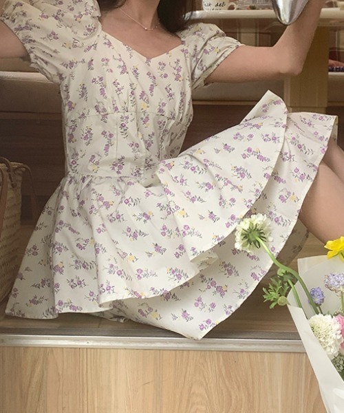 Mejoul（メジュール）の「小花柄スクエアネックフレアティアードミニワンピース（ワンピース・レディース・ホワイト・S/M/L）」の7枚目の写真