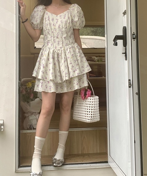 Mejoul（メジュール）の「小花柄スクエアネックフレアティアードミニワンピース（ワンピース・レディース・ホワイト・S/M/L）」の8枚目の写真