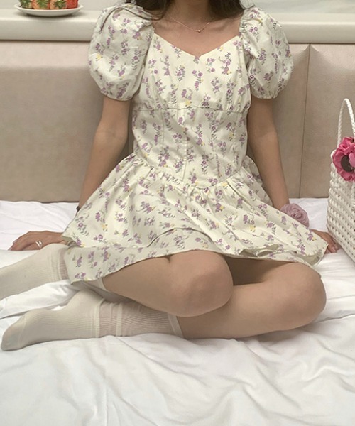 Mejoul（メジュール）の「小花柄スクエアネックフレアティアードミニワンピース（ワンピース・レディース・ホワイト・S/M/L）」の10枚目の写真