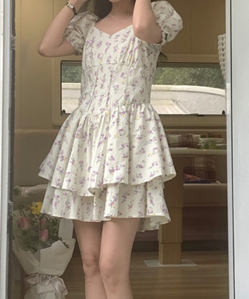 Mejoul（メジュール）の「小花柄スクエアネックフレアティアードミニワンピース（ワンピース・レディース・ホワイト・S/M/L）」の11枚目の写真