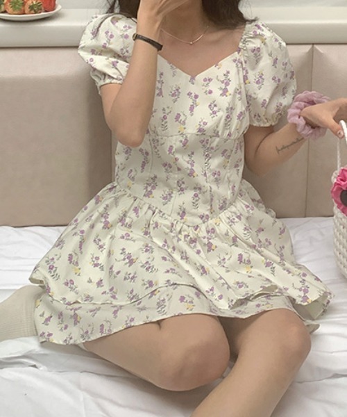 Mejoul（メジュール）の「小花柄スクエアネックフレアティアードミニワンピース（ワンピース・レディース・ホワイト・S/M/L）」の15枚目の写真