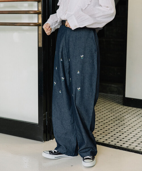 POU DOU DOU(プードゥドゥ)の「<made in INDIA>ボタニカル刺繍デニムストレートパンツ(その他パンツ・レディース・インディゴブルー/ブルー系・M)」の12枚目の写真