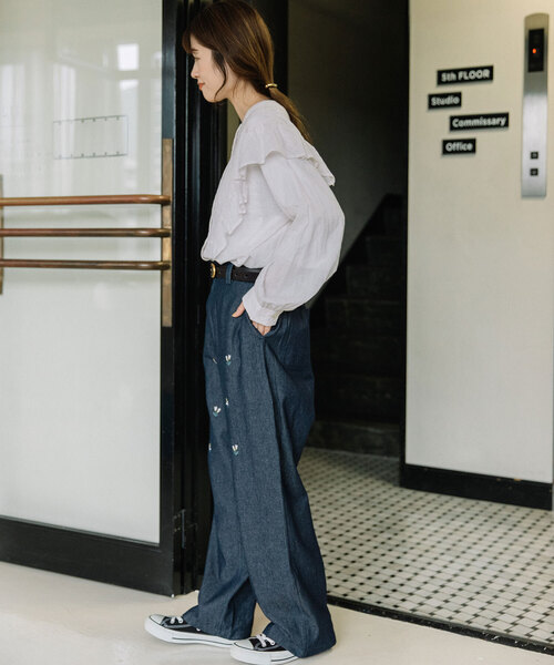 POU DOU DOU(プードゥドゥ)の「<made in INDIA>ボタニカル刺繍デニムストレートパンツ(その他パンツ・レディース・インディゴブルー/ブルー系・M)」の14枚目の写真