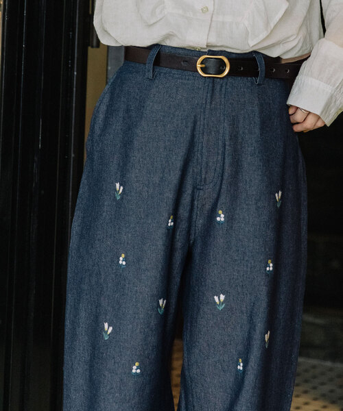 POU DOU DOU(プードゥドゥ)の「<made in INDIA>ボタニカル刺繍デニムストレートパンツ(その他パンツ・レディース・インディゴブルー/ブルー系・M)」の15枚目の写真