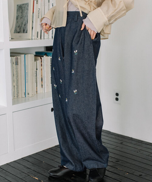 POU DOU DOU(プードゥドゥ)の「<made in INDIA>ボタニカル刺繍デニムストレートパンツ(その他パンツ・レディース・インディゴブルー/ブルー系・M)」の17枚目の写真
