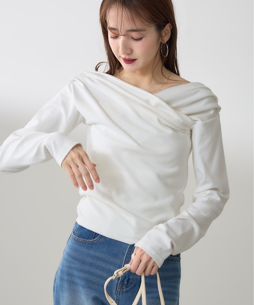 &. NOSTALGIA(アンドドットノスタルジア)の「【ZOZO限定】スムース天竺オフショルカットソー(Tシャツ/カットソー・レディース・ブラック/オフホワイト・M)」の1枚目の写真