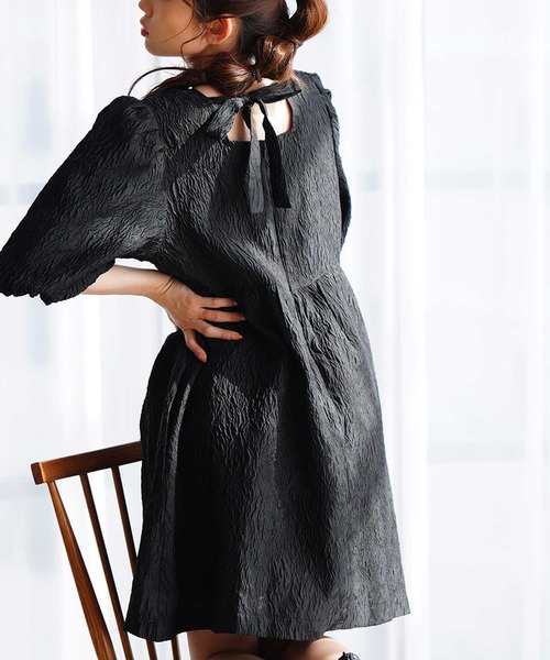 Sawa a la mode(サワアラモード)の「バックリボンパフスリーブジャガードワンピース(ワンピース・レディース・ホワイト/ブラック・FREE)」の2枚目の写真