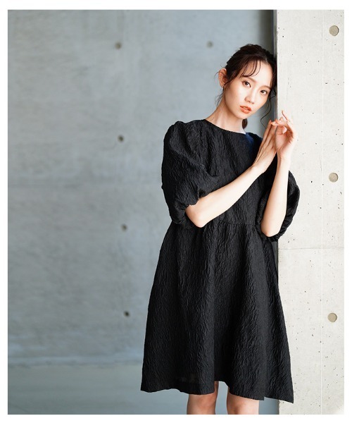 Sawa a la mode(サワアラモード)の「バックリボンパフスリーブジャガードワンピース(ワンピース・レディース・ホワイト/ブラック・FREE)」の4枚目の写真