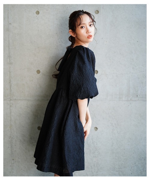 Sawa a la mode(サワアラモード)の「バックリボンパフスリーブジャガードワンピース(ワンピース・レディース・ホワイト/ブラック・FREE)」の7枚目の写真