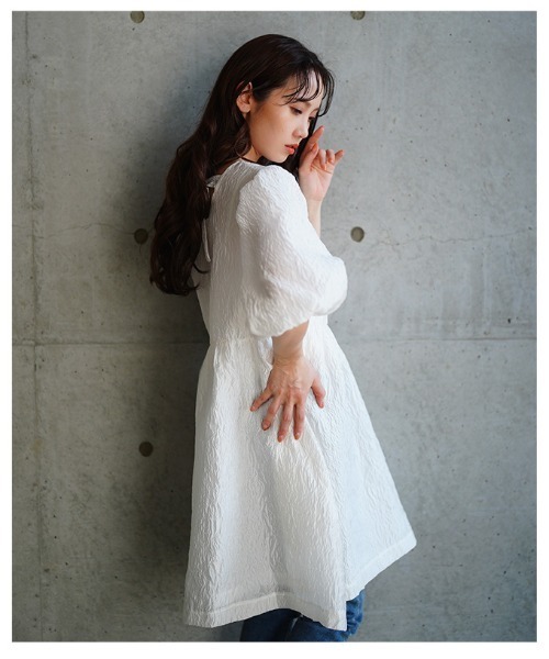 Sawa a la mode(サワアラモード)の「バックリボンパフスリーブジャガードワンピース(ワンピース・レディース・ホワイト/ブラック・FREE)」の14枚目の写真