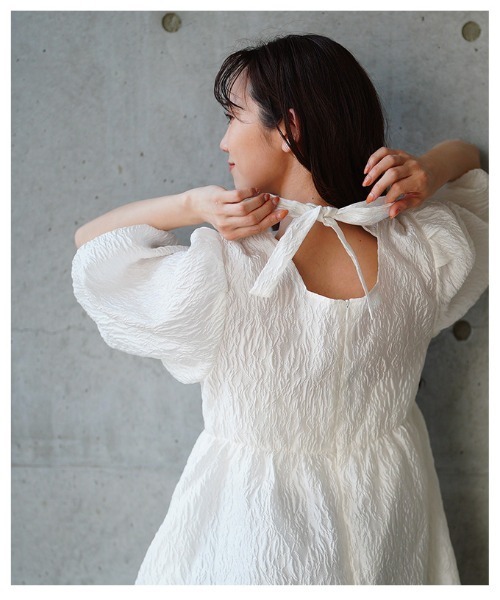 Sawa a la mode(サワアラモード)の「バックリボンパフスリーブジャガードワンピース(ワンピース・レディース・ホワイト/ブラック・FREE)」の15枚目の写真