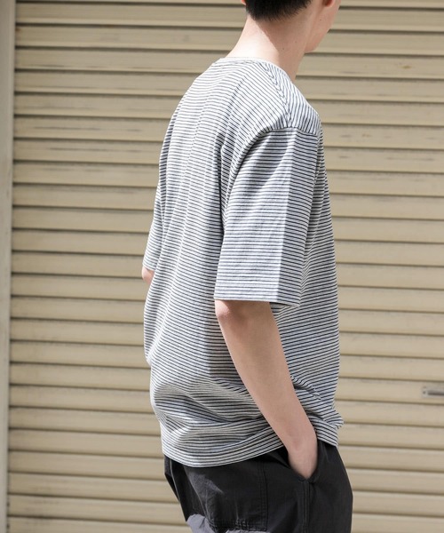 FORK&SPOON(フォークアンドスプーン)の「FORK&SPOON マルチカラーボーダーTシャツ(Tシャツ/カットソー・メンズ・グリーン/ブラック/ネイビー・4/5)」の5枚目の写真