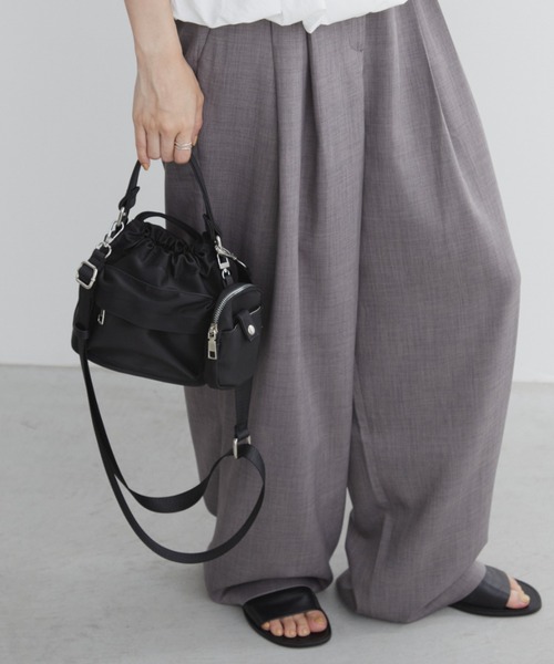 Aunt Marie's（アントマリーズ）の「フェイクレザー2WAY巾着バッグ/ミニポーチ付き（ハンドバッグ・レディース・アイボリー/ブラック/グレー・FREE）」の14枚目の写真