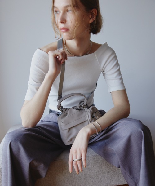 Aunt Marie's（アントマリーズ）の「フェイクレザー2WAY巾着バッグ/ミニポーチ付き（ハンドバッグ・レディース・アイボリー/ブラック/グレー・FREE）」の16枚目の写真