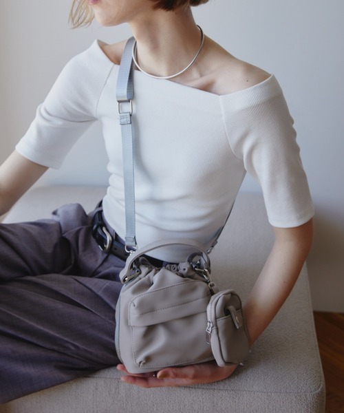 Aunt Marie's（アントマリーズ）の「フェイクレザー2WAY巾着バッグ/ミニポーチ付き（ハンドバッグ・レディース・アイボリー/ブラック/グレー・FREE）」の20枚目の写真