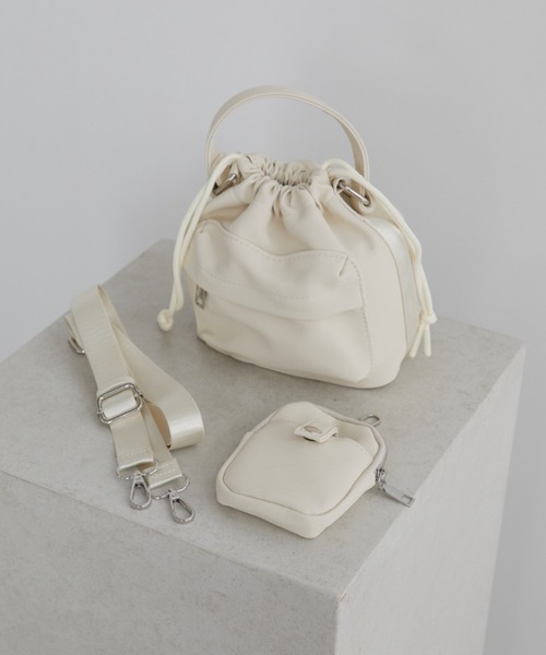 Aunt Marie's（アントマリーズ）の「フェイクレザー2WAY巾着バッグ/ミニポーチ付き（ハンドバッグ・レディース・アイボリー/ブラック/グレー・FREE）」の22枚目の写真