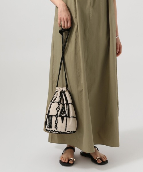 BAYFLOW（ベイフロー）の「サガラ刺繍巾着バッグ（ハンドバッグ・レディース・ブラック/ブラウン・FREE）」の7枚目の写真