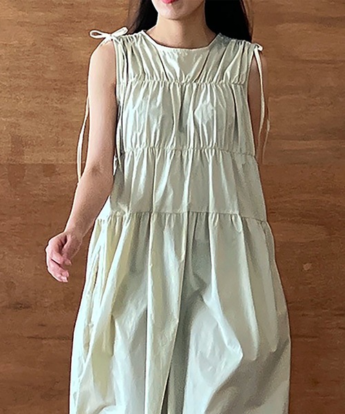 Girly Doll（ガーリードール）の「シャーリングギャザーノースリーブワンピース（ワンピース・レディース・ベージュ/ブラック・F）」の20枚目の写真