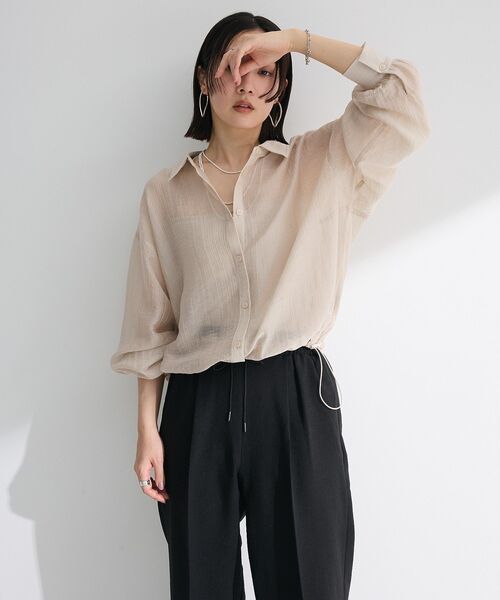 Green　Parks（グリーンパークス）の「裾ドロストシアーシャツ（シャツ/ブラウス・レディース・サックスブルー/ベージュ/グリーン/グレー・FREE）」の19枚目の写真