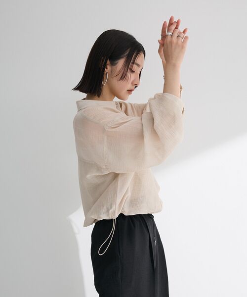 Green　Parks（グリーンパークス）の「裾ドロストシアーシャツ（シャツ/ブラウス・レディース・サックスブルー/ベージュ/グリーン/グレー・FREE）」の20枚目の写真