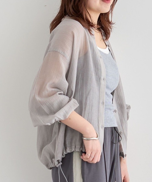 Green　Parks（グリーンパークス）の「裾ドロストシアーシャツ（シャツ/ブラウス・レディース・サックスブルー/ベージュ/グリーン/グレー・FREE）」の2枚目の写真