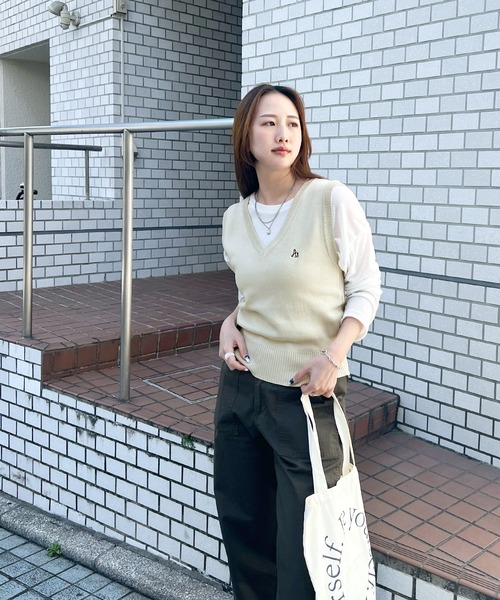 ワンポイント刺繍ラインニットベスト ワンポイント刺しゅうラインニットベスト | one after another