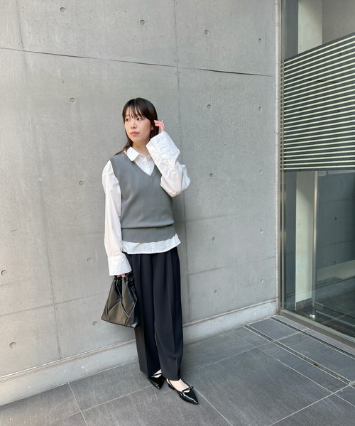 ABYS(アビス)の「ワンポイント刺繍ニットベスト(ベスト・レディース・グレー/ネイビー/ベージュ・FREE)」の5枚目の写真