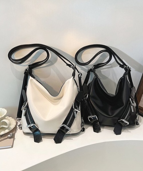 lilful(リルフル)の「ベルトジップデザイン 2WAYショルダーバッグ リュック(ショルダーバッグ・レディース・ブラック/ホワイト・F)」の8枚目の写真