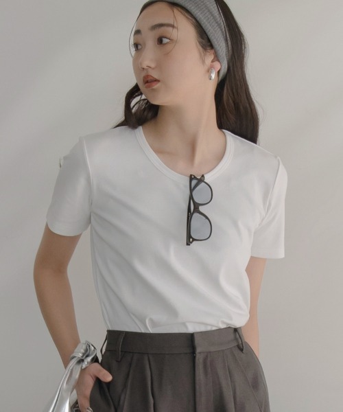 slattgir(スラットジール)の「高身長 UネックTシャツ(トールサイズ)Essenave≪動画あり≫(Tシャツ/カットソー・レディース・オフホワイト/スミクロ・5L/M/L/LL/3L/4L)」の2枚目の写真