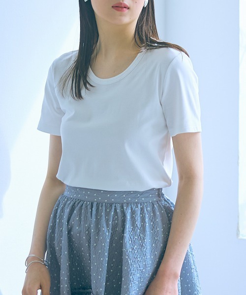 slattgir(スラットジール)の「高身長 UネックTシャツ(トールサイズ)Essenave≪動画あり≫(Tシャツ/カットソー・レディース・オフホワイト/スミクロ・5L/M/L/LL/3L/4L)」の20枚目の写真