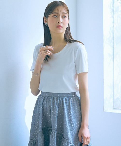 slattgir(スラットジール)の「高身長 UネックTシャツ(トールサイズ)Essenave≪動画あり≫(Tシャツ/カットソー・レディース・オフホワイト/スミクロ・5L/M/L/LL/3L/4L)」の19枚目の写真