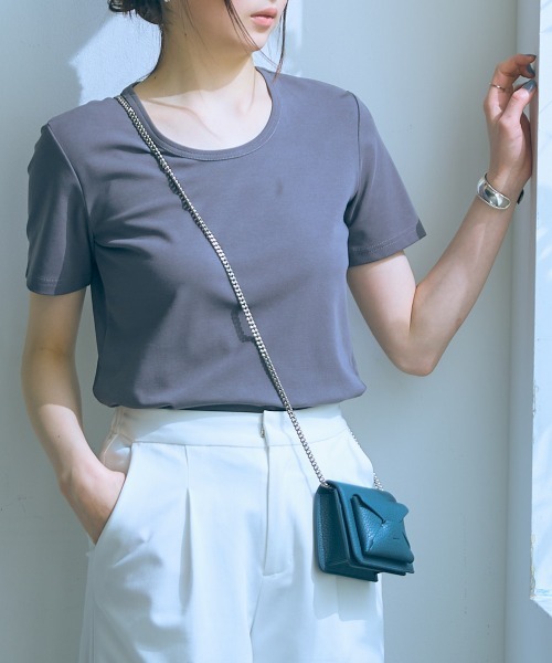 slattgir(スラットジール)の「高身長 UネックTシャツ(トールサイズ)Essenave≪動画あり≫(Tシャツ/カットソー・レディース・オフホワイト/スミクロ・5L/M/L/LL/3L/4L)」の13枚目の写真