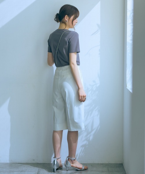 slattgir(スラットジール)の「高身長 UネックTシャツ(トールサイズ)Essenave≪動画あり≫(Tシャツ/カットソー・レディース・オフホワイト/スミクロ・5L/M/L/LL/3L/4L)」の9枚目の写真