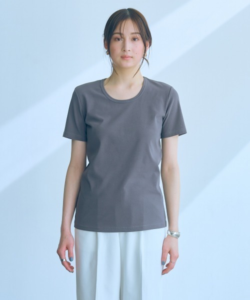 slattgir(スラットジール)の「高身長 UネックTシャツ(トールサイズ)Essenave≪動画あり≫(Tシャツ/カットソー・レディース・オフホワイト/スミクロ・5L/M/L/LL/3L/4L)」の7枚目の写真