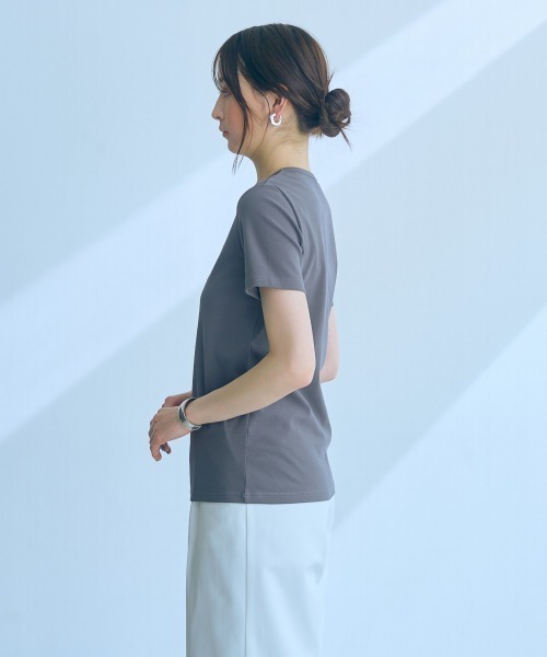 slattgir(スラットジール)の「高身長 UネックTシャツ(トールサイズ)Essenave≪動画あり≫(Tシャツ/カットソー・レディース・オフホワイト/スミクロ・5L/M/L/LL/3L/4L)」の6枚目の写真