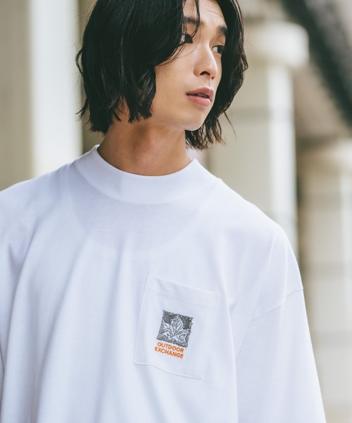 OUTDOOR EXCHANGE(アウトドアエクスチェンジ)の「【OUTDOOR EXCHANGE/アウトドアエクスチェンジ】×【ZERO STAIN/ゼロステイン】コラボ モックネック ポケット付 Tシャツ(Tシャツ/カットソー・メンズ・オフホワイト/ホワイト・LARGE/MEDIUM)」の2枚目の写真