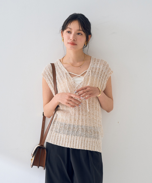 Rouge vif（ルージュヴィフ）の「麻混ニットレースアップベスト（ベスト・レディース・アイボリー/ブラック・フリー）」の9枚目の写真