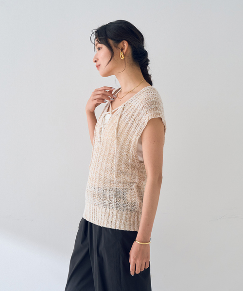 Rouge vif（ルージュヴィフ）の「麻混ニットレースアップベスト（ベスト・レディース・アイボリー/ブラック・フリー）」の8枚目の写真