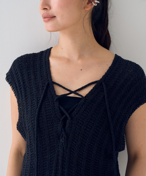 Rouge vif（ルージュヴィフ）の「麻混ニットレースアップベスト（ベスト・レディース・アイボリー/ブラック・フリー）」の15枚目の写真