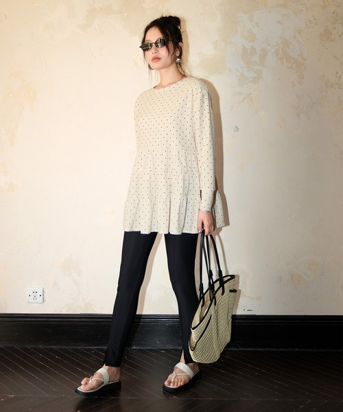 OSYAREVO（オシャレボ）の「水着 レディース 体型カバー ラッシュガード 紫外線カット率 99％以上 UPF50+ uvカット フィットネス 水陸両用 フレア ラッシュレギンス セットアップ（ラッシュガード・レディース・ホワイト系その他/ブラック系その他/ネイビー系/グレー/アイボリー/モカ・MEDIUM/LARGE/X-LARGE）」の8枚目の写真