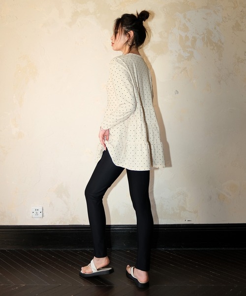 OSYAREVO（オシャレボ）の「水着 レディース 体型カバー ラッシュガード 紫外線カット率 99％以上 UPF50+ uvカット フィットネス 水陸両用 フレア ラッシュレギンス セットアップ（ラッシュガード・レディース・ホワイト系その他/ブラック系その他/ネイビー系/グレー/アイボリー/モカ・MEDIUM/LARGE/X-LARGE）」の9枚目の写真