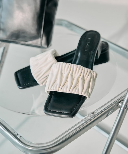 LEPSIM（レプシィム）の「ギャザーミュール　494441（サンダル・レディース・シルバー系その他/アイボリー・MEDIUM/LARGE）」の2枚目の写真