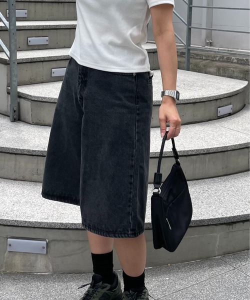 COLONY 2139(コロニートゥーワンスリーナイン)の「ハーフデニムパンツ(デニムパンツ・レディース・ネイビー/ブラック/ブルー・SMALL/MEDIUM/LARGE)」の16枚目の写真