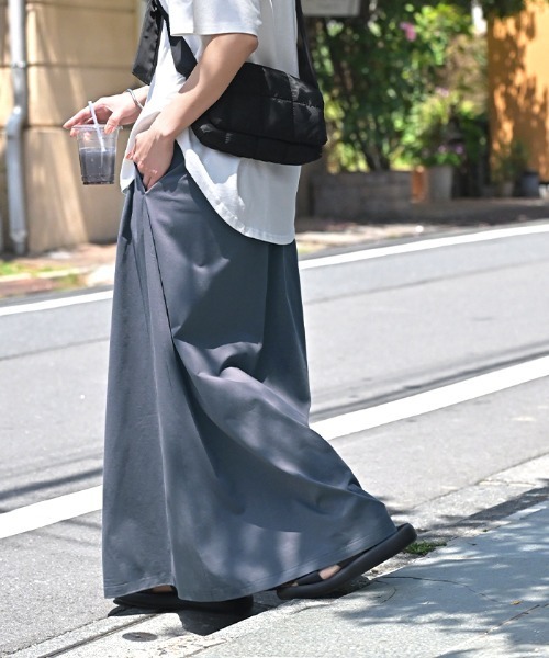 HUG.U(ハグユー)の「「夏だってロングを着たい」 Aラインスカート < 接触冷感 >(スカート・レディース・ブラック/オリーブ/モカ/ダークグレー/ネイビー・FREE)」の5枚目の写真