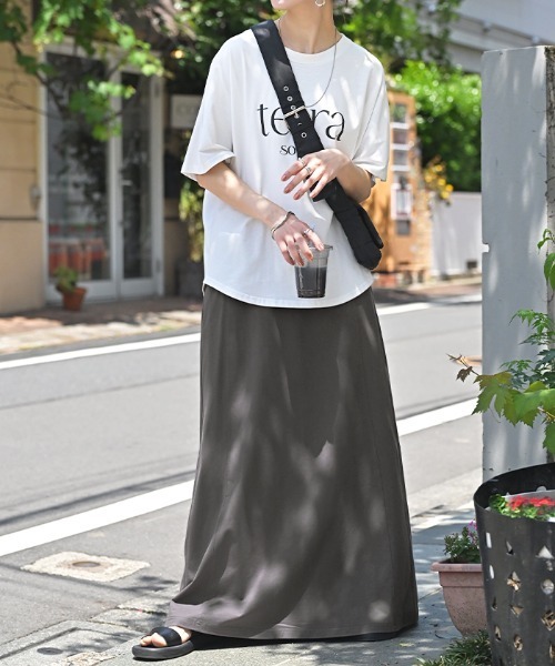 HUG.U(ハグユー)の「「夏だってロングを着たい」 Aラインスカート < 接触冷感 >(スカート・レディース・ブラック/オリーブ/モカ/ダークグレー/ネイビー・FREE)」の6枚目の写真