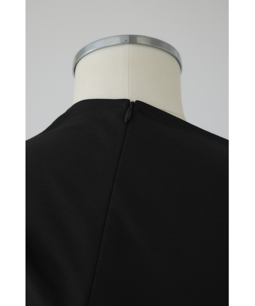 RIM.ARK（リムアーク）の「Asymmetry tuck cut tops