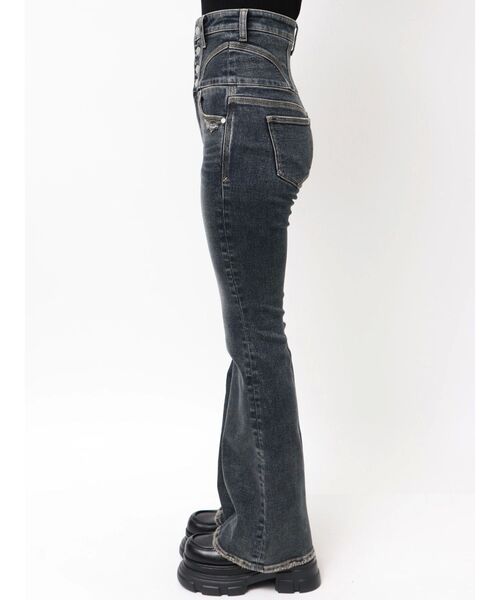 EMODA（エモダ）の「スーパーハイウエストフレアパギンス（デニムパンツ・レディース・ブルー/ブラック・MEDIUM/SMALL/X-SMALL）」の11枚目の写真